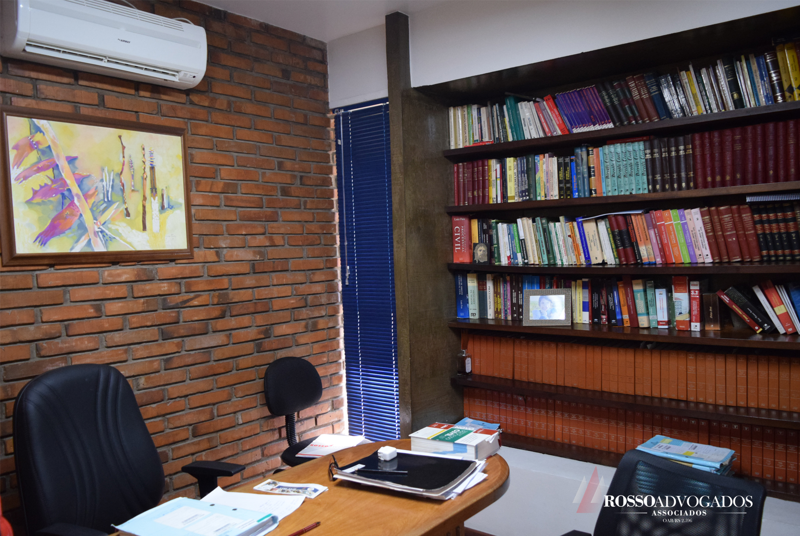 escritorio-interno-sala-advogada-leticia-rosso.jpg