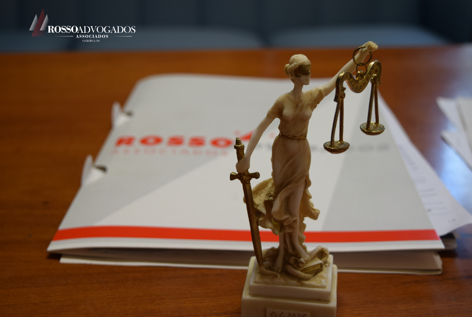 foto-artistica-rosso-advogados.jpg